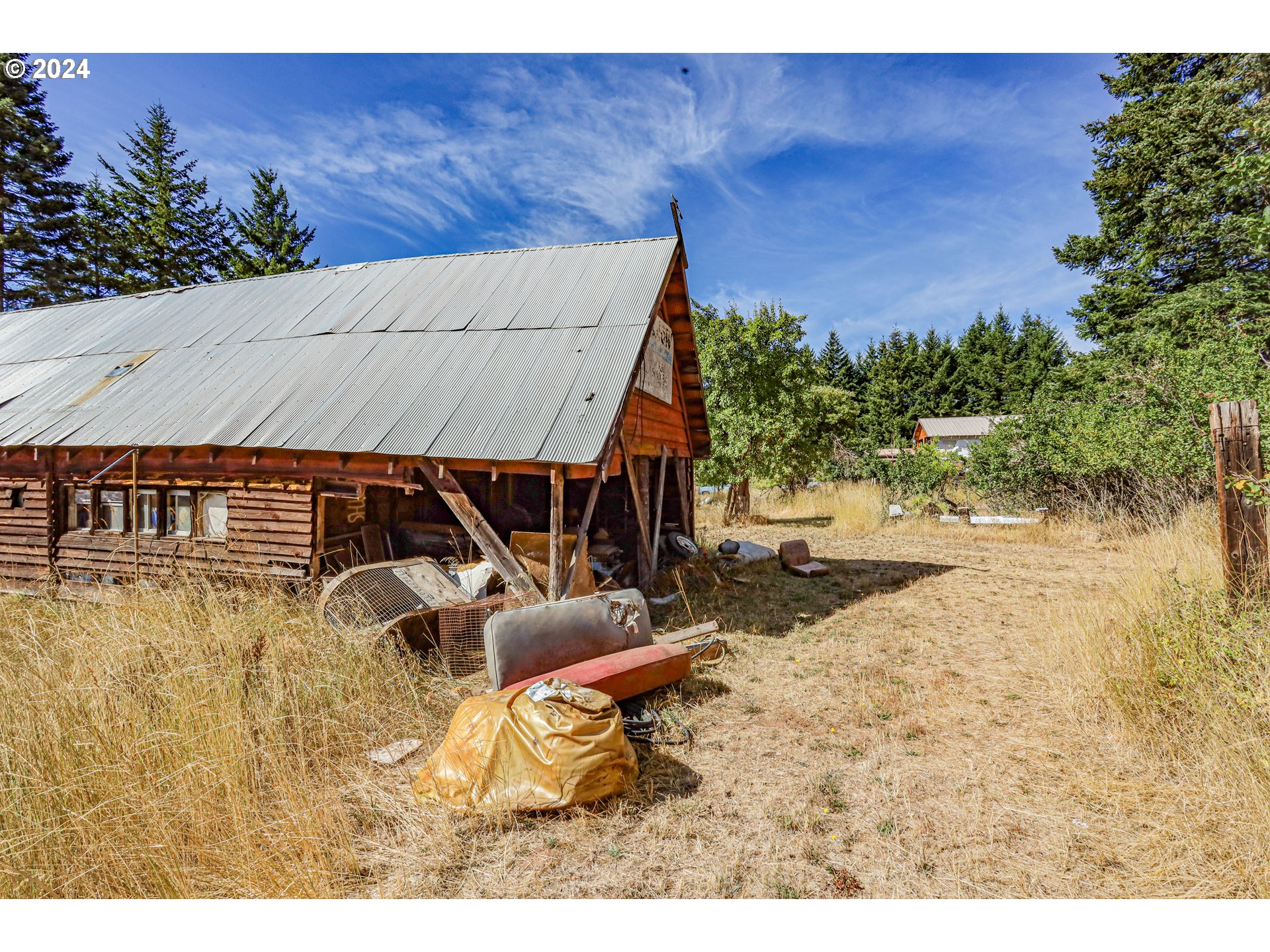 1240 Canyon Road Appleton, WA 98602 - Photo 11 of 39 Barn