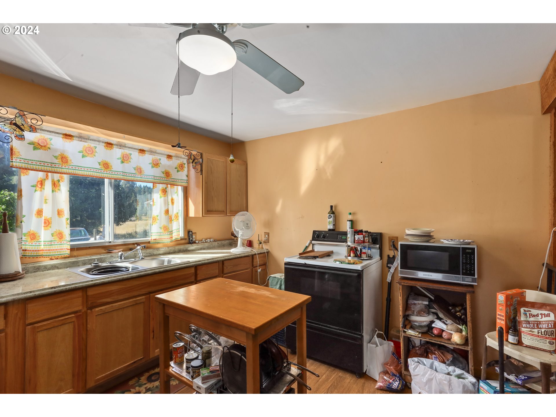 1240 Canyon Road Appleton, WA 98602 - Photo 30 of 39 Kitchen
