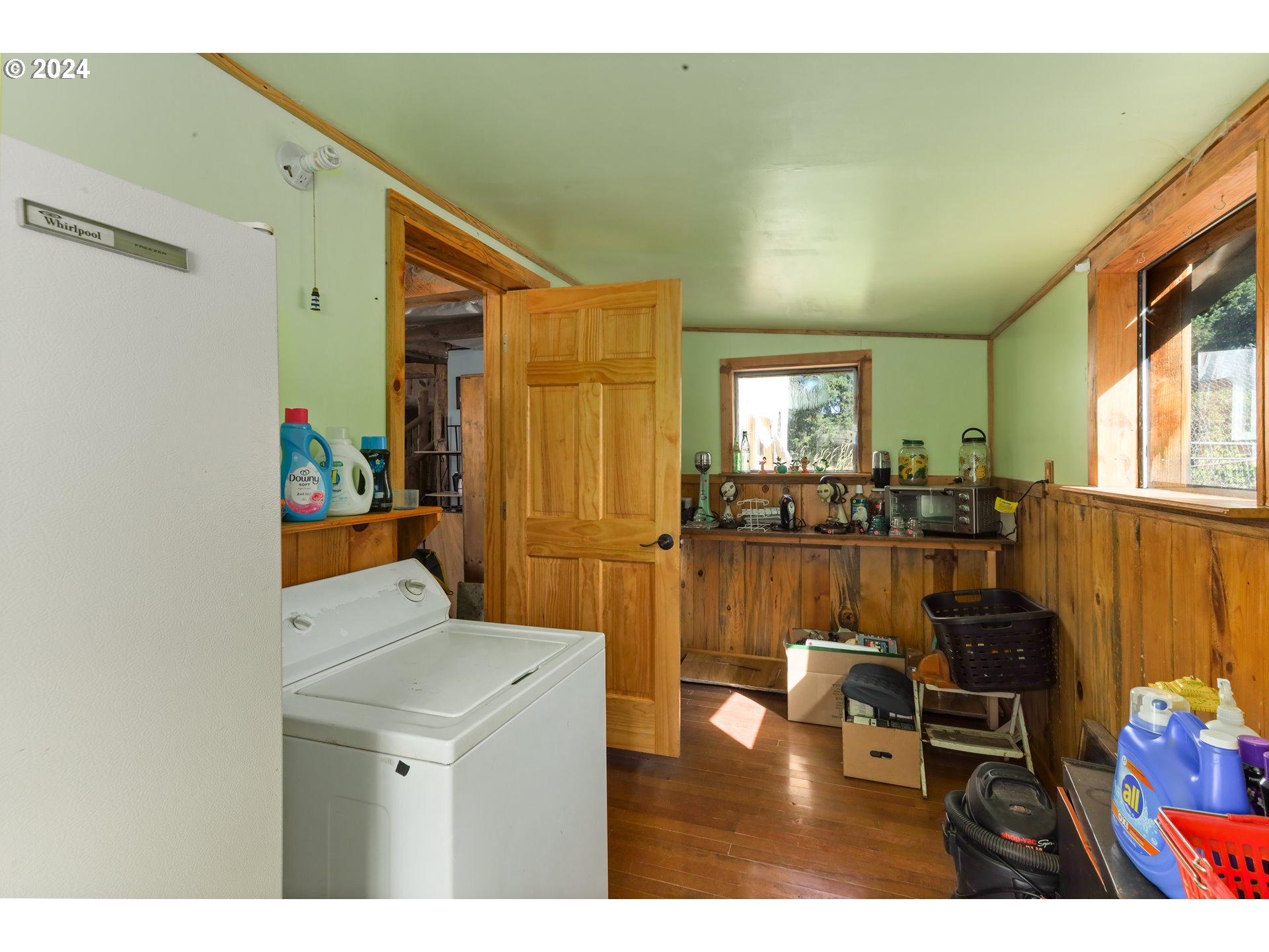 1240 Canyon Road Appleton, WA 98602 - Photo 37 of 39 Laundry