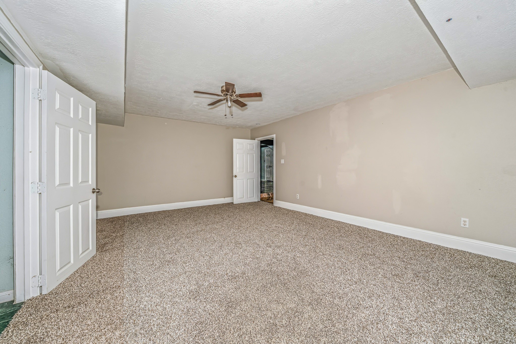4771 Teas Court Conroe, TX 77304 - Photo 23 of 37 a view of an empty room with a window