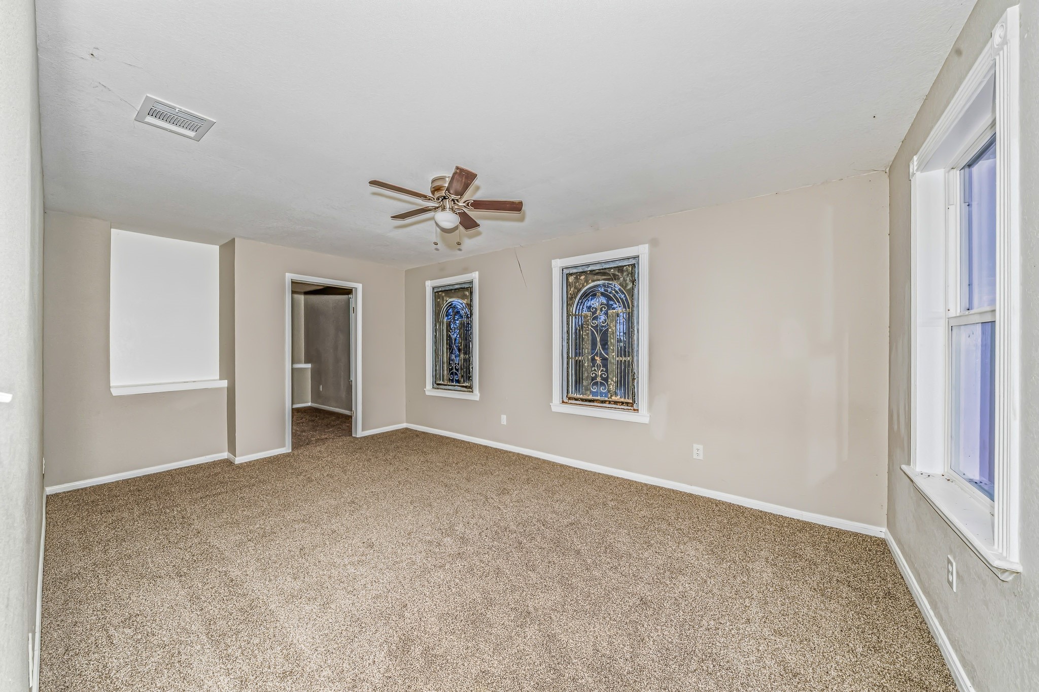 4771 Teas Court Conroe, TX 77304 - Photo 31 of 37 a view of empty room with windows