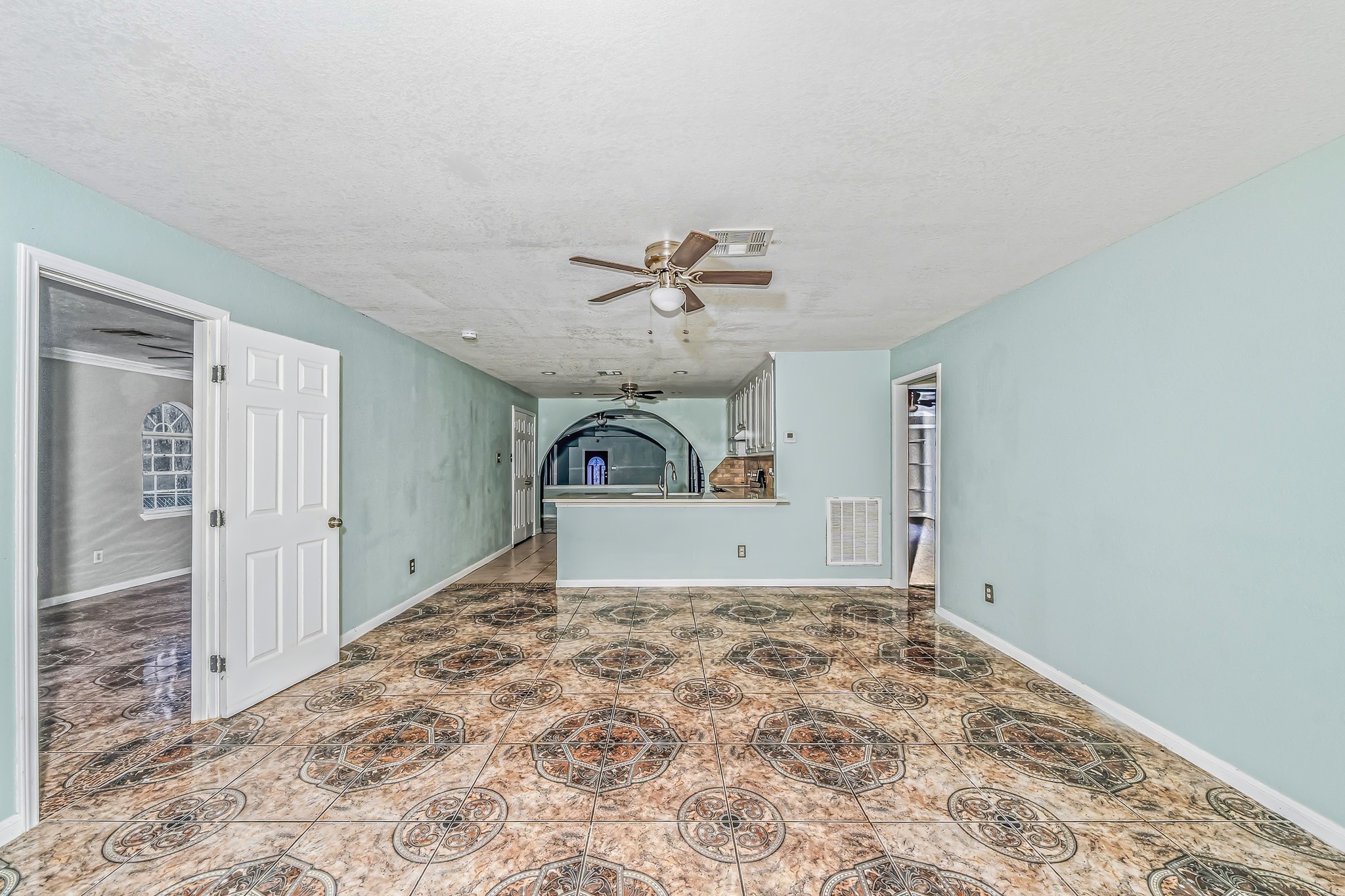 4771 Teas Court Conroe, TX 77304 - Photo 9 of 37 a view of a livingroom with a chandelier fan and closet