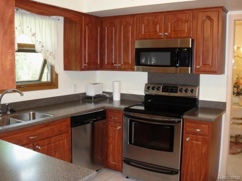 868 Cobblestone Drive Rochester, MI 48309 - Photo 8 of 24 New Kitchen