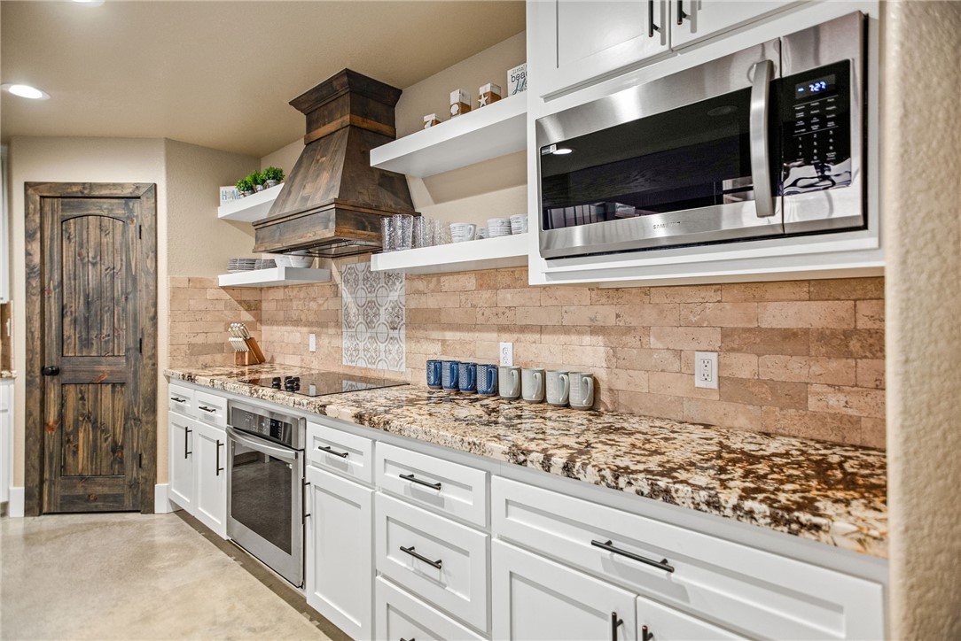 82 Cir Hook Port O'Connor, TX 77982 - Photo 13 of 32 Cook Top with Single Over, Custom Hood Vent, Float