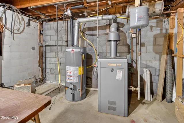 $425,000 | 18 Shady Lane, Guilderland, NY 12203