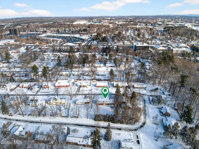 $425,000 | 18 Shady Lane, Guilderland, NY 12203