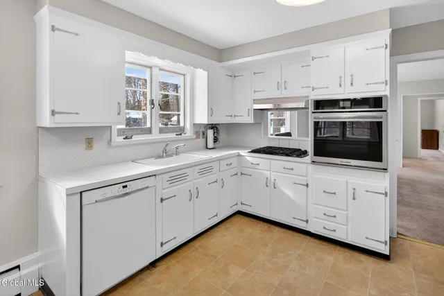 $425,000 | 18 Shady Lane, Guilderland, NY 12203