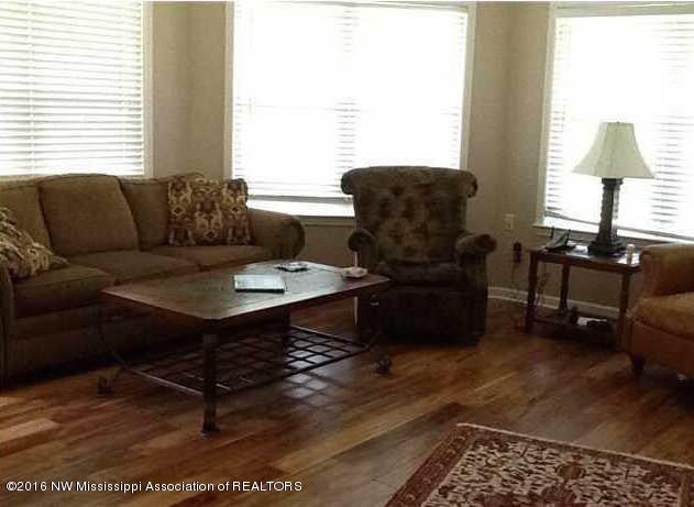 3297 Veazey Road Senatobia, MS 38668 - Photo 3 of 34 veazey den