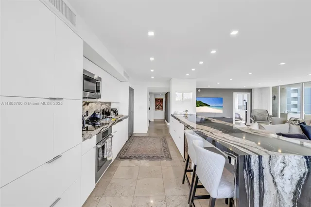 $1,295,000 | 11 Island Avenue, Unit 411, Miami Beach, FL 33139