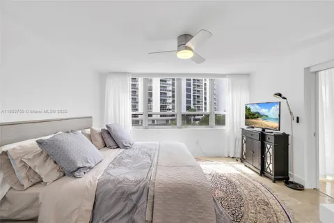 $1,325,000 | 11 Island Avenue, Unit 411, Miami Beach, FL 33139