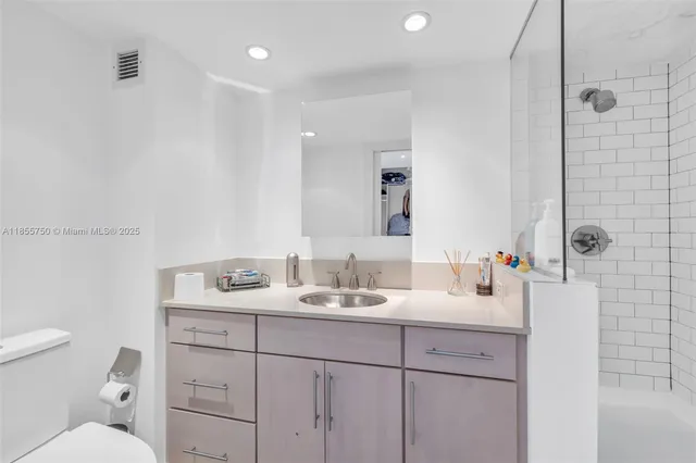 $1,295,000 | 11 Island Avenue, Unit 411, Miami Beach, FL 33139