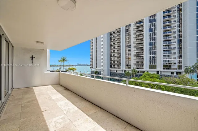 $1,295,000 | 11 Island Avenue, Unit 411, Miami Beach, FL 33139