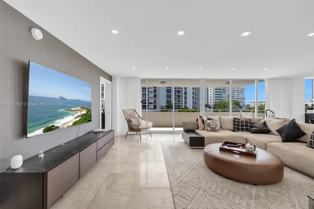 $1,295,000 | 11 Island Avenue, Unit 411, Miami Beach, FL 33139