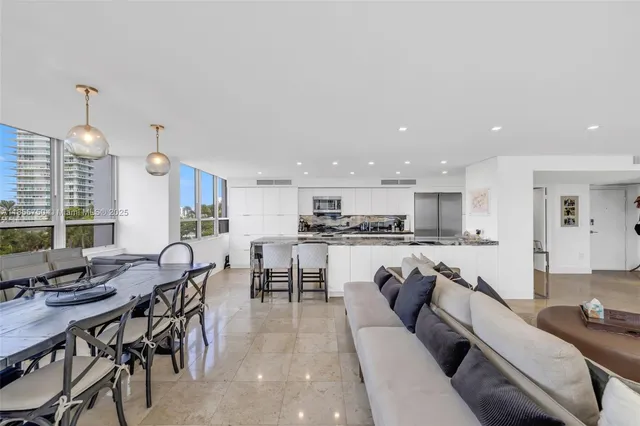 $1,295,000 | 11 Island Avenue, Unit 411, Miami Beach, FL 33139