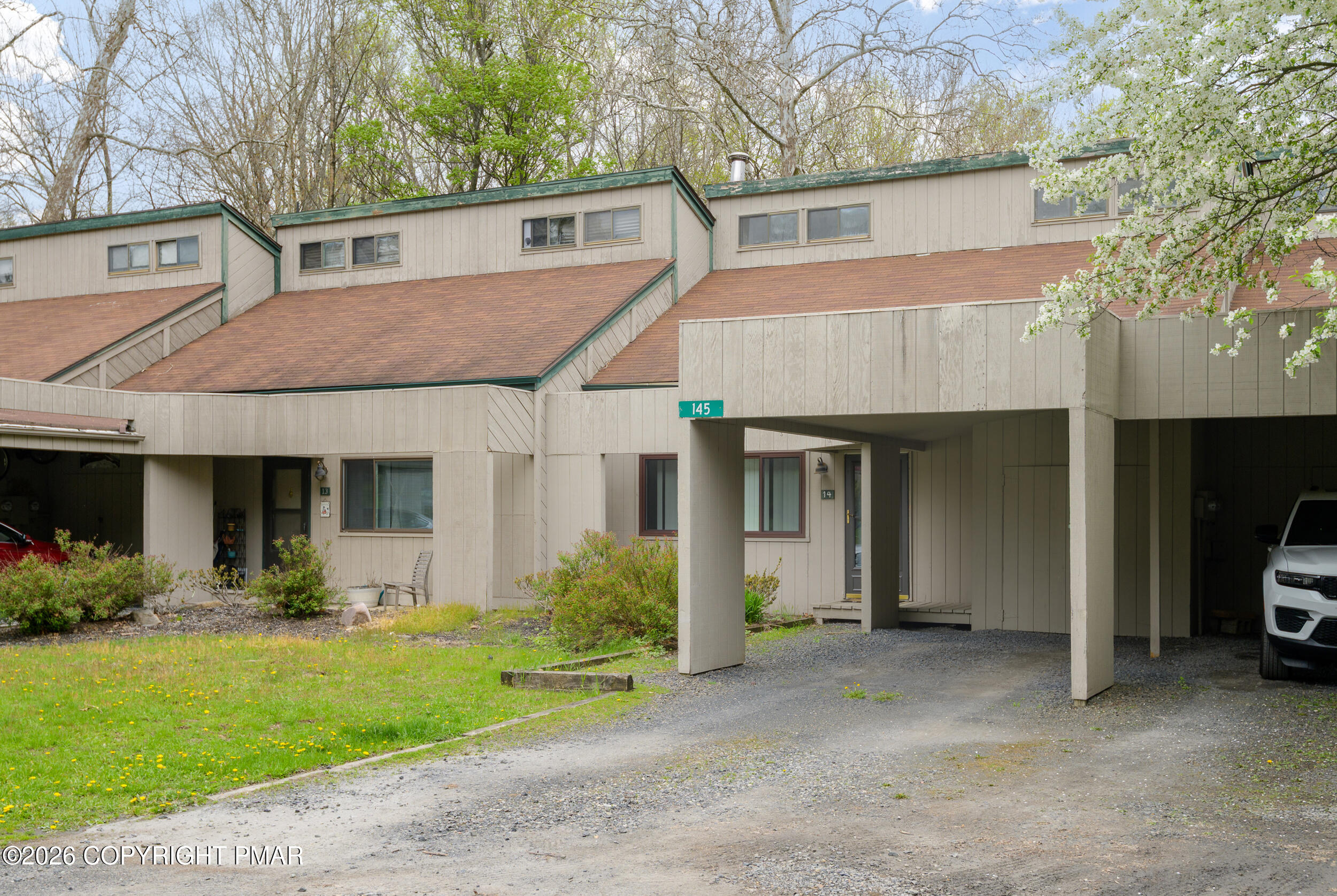 145 Ridge Drive Tannersville, PA 18372 - Photo 1 of 29 003-145ridge-mbertsch