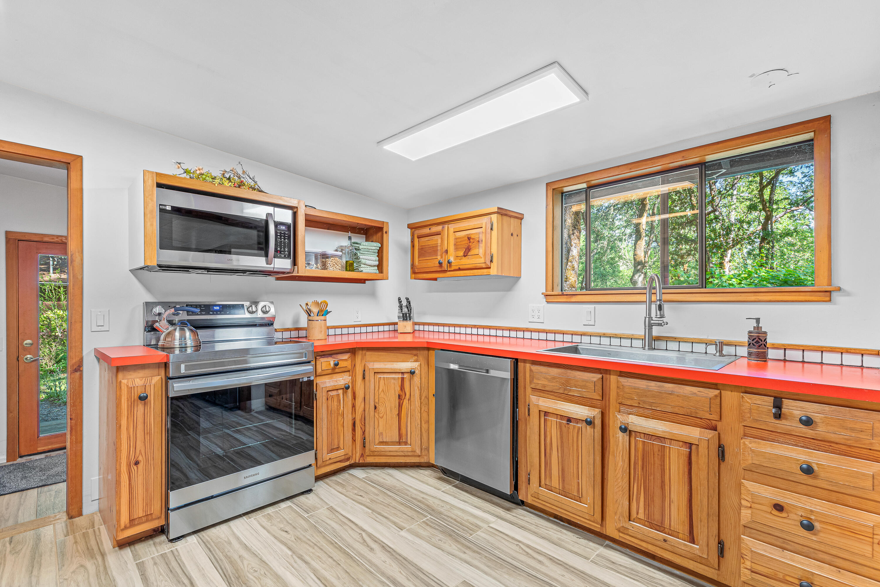 211 Beecher Road Wolf Creek, OR 97497 - Photo 14 of 62 9R9A7382