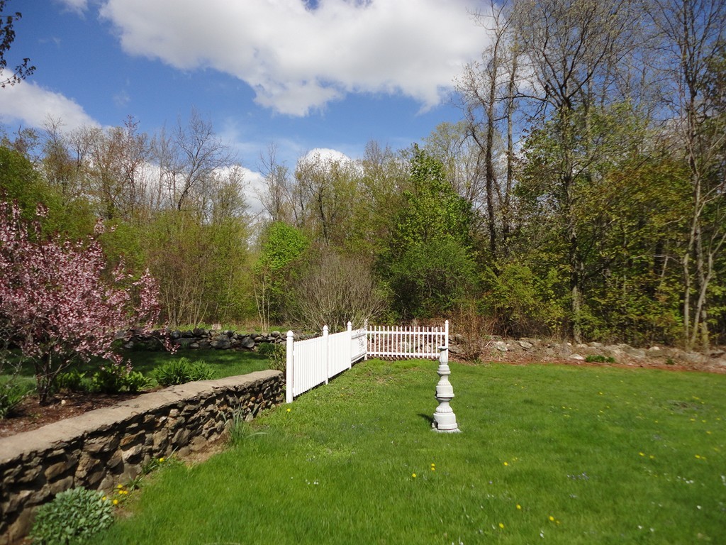 18 Wedgewood Road Worcester, MA 01602 - Photo 2 of 30 Gallery Image 2