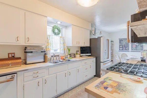 $246,900 | 19275 Wedgewood Drive, South Bend, IN 46637