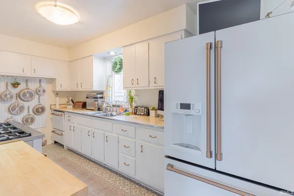 $246,900 | 19275 Wedgewood Drive, South Bend, IN 46637