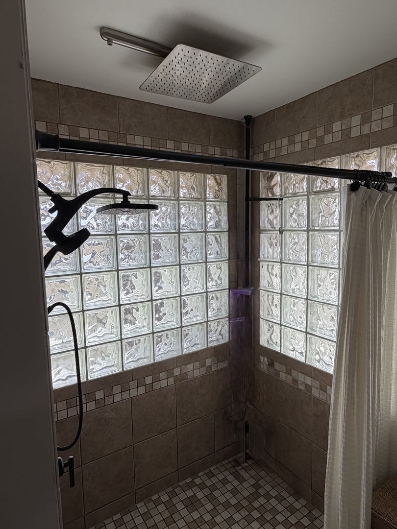 17245 County Line Road Plainfield, IL 60586 - Photo 13 of 45 a view of a garage