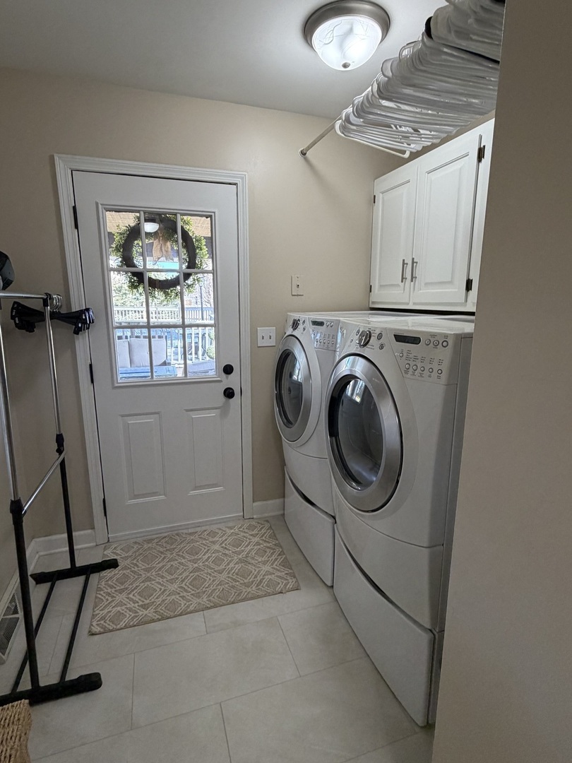 17245 County Line Road Plainfield, IL 60586 - Photo 24 of 45 a utility room with dryer and washer