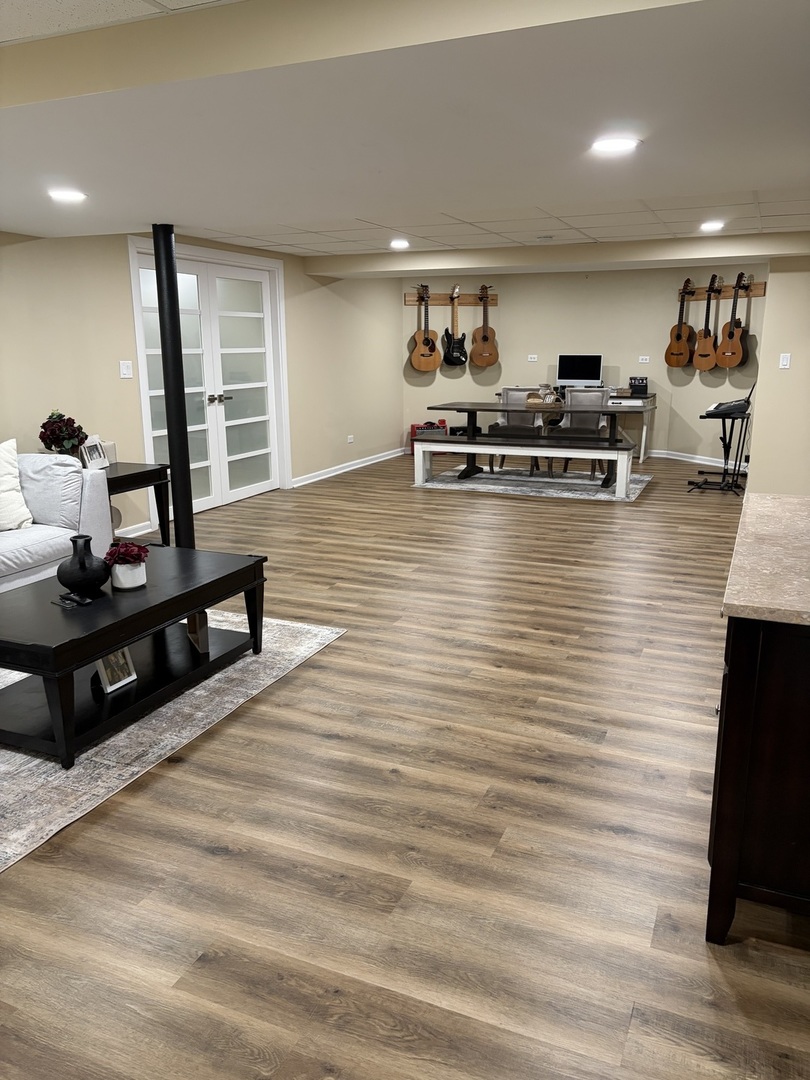 17245 County Line Road Plainfield, IL 60586 - Photo 31 of 45 a room with wooden floor and furniture