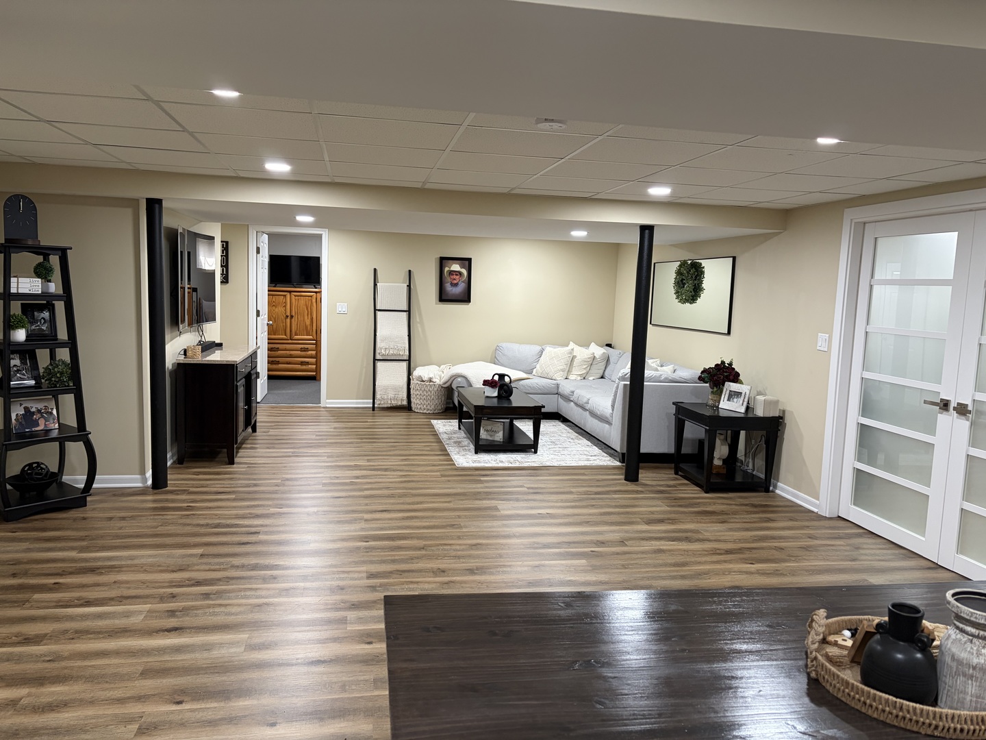 17245 County Line Road Plainfield, IL 60586 - Photo 32 of 45 a living room with furniture and a wooden floor