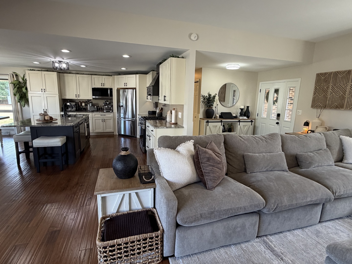 17245 County Line Road Plainfield, IL 60586 - Photo 5 of 45 a living room with furniture kitchen view and a wooden floor