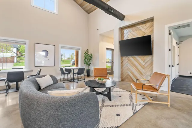 $2,903 | 1120 Dundalk Trail, Woodbury, MN 55129