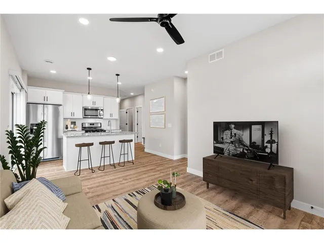 $2,903 | 1120 Dundalk Trail, Woodbury, MN 55129