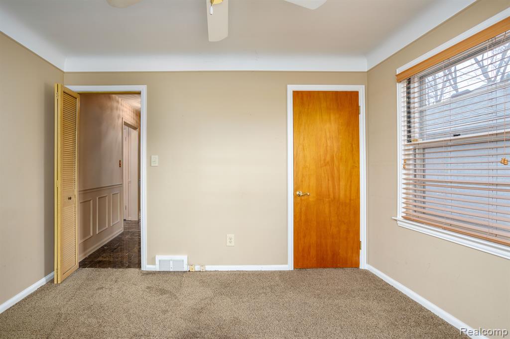 341 Ridgemont Road Grosse Pointe Farms, MI 48236 - Photo 14 of 38