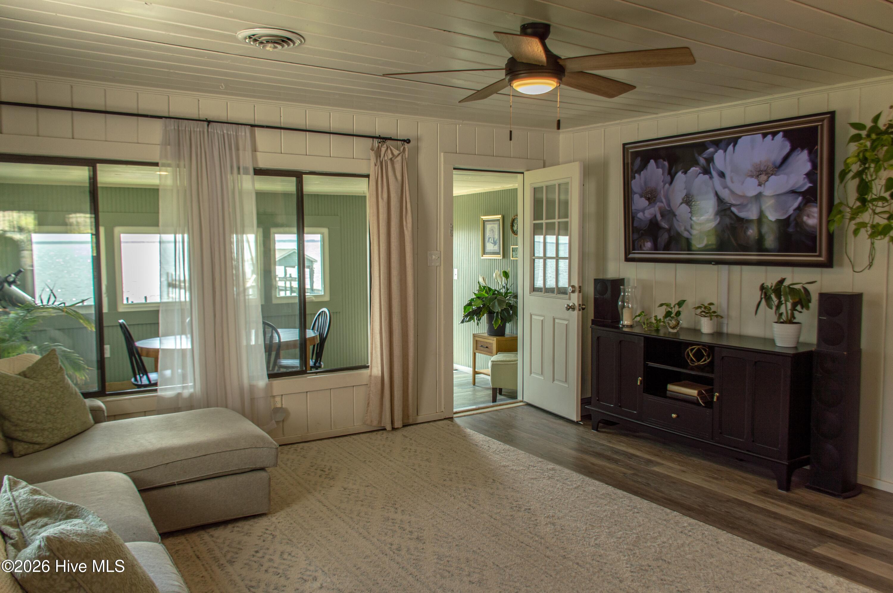 159 Nixons Beach Road Edenton, NC 27932 - Photo 13 of 47 Living Room