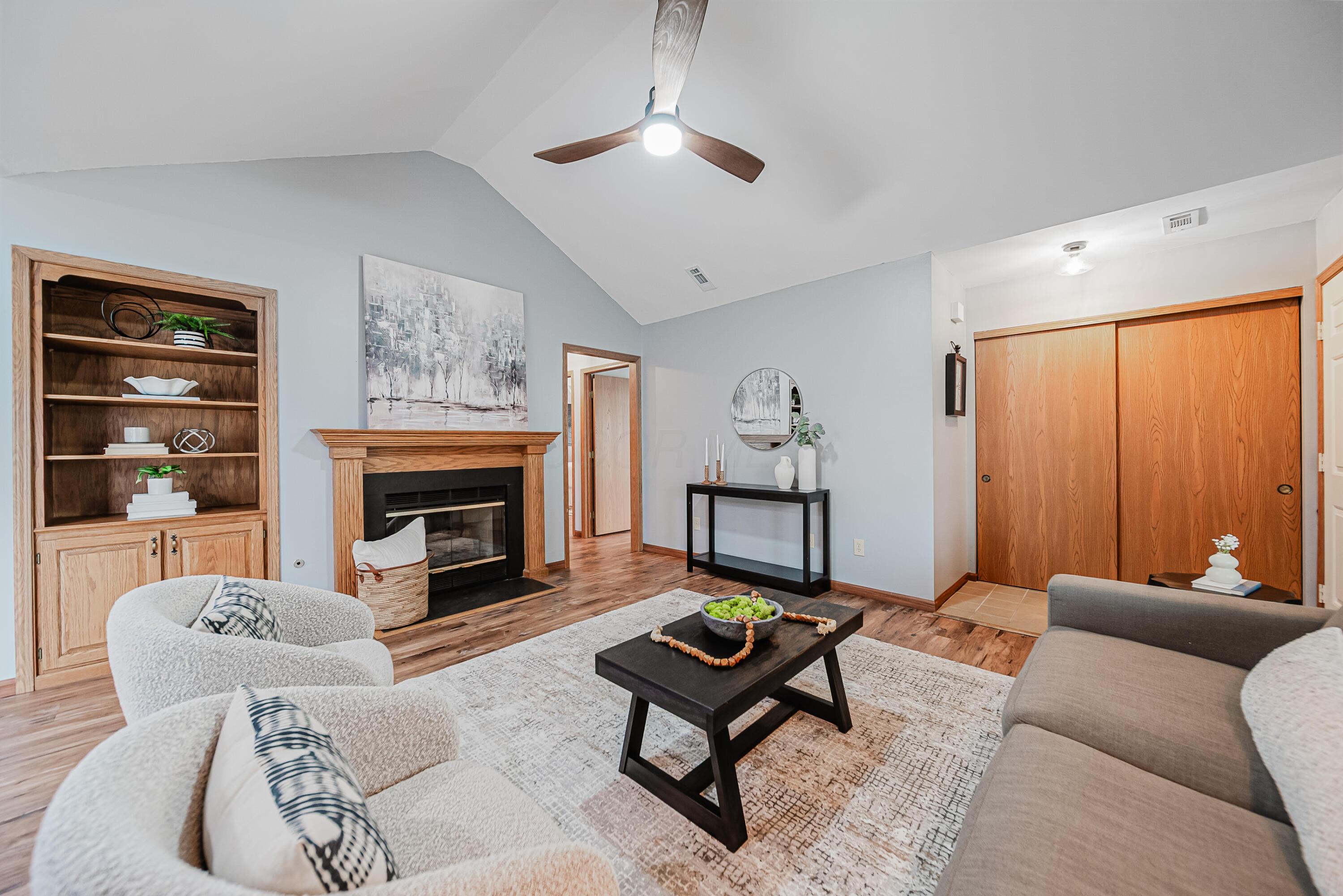 1237 Dunhurst Street Circleville, OH 43113 - Photo 13 of 39 Living Room