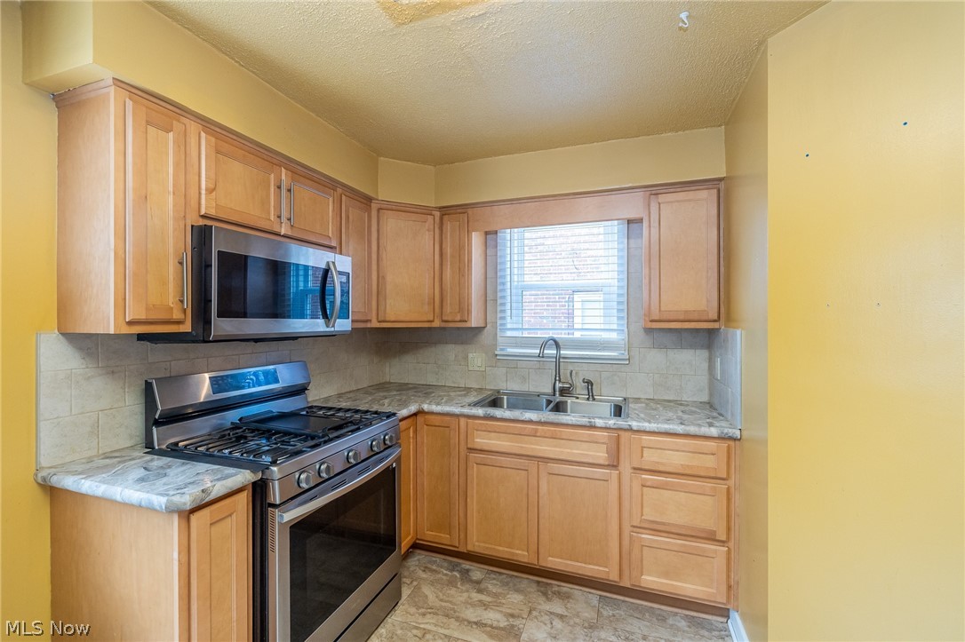 831 Sable Road Cleveland, OH 44119 - Photo 3 of 17 Gallery Image 3
