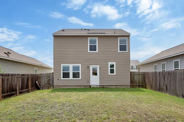$1,600 | 320 Bell Rings Drive, Jarrell, TX 76537