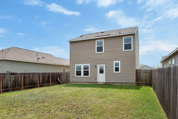 $1,600 | 320 Bell Rings Drive, Jarrell, TX 76537