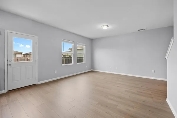 $1,600 | 320 Bell Rings Drive, Jarrell, TX 76537