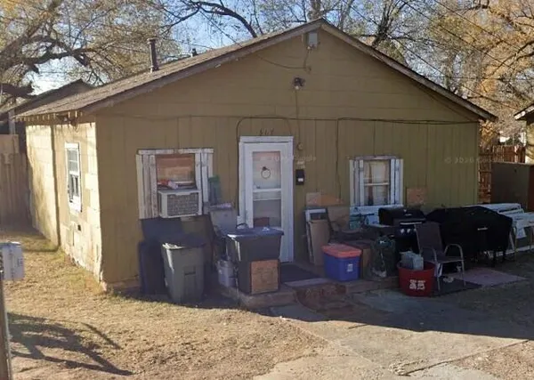a view of a livingroom with furniture