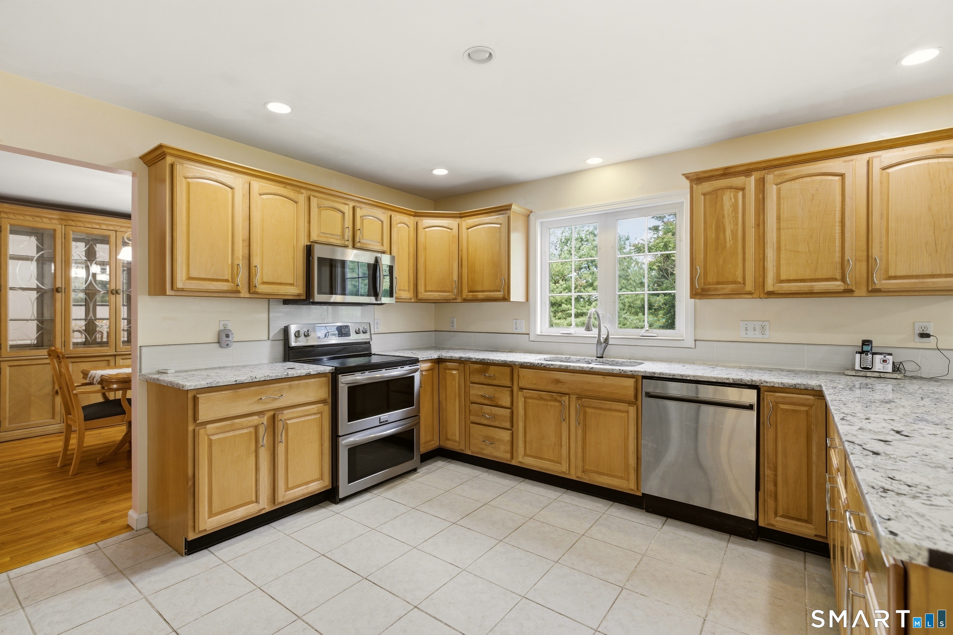 43 Kyle Court Meriden, CT 06450 - Photo 4 of 37