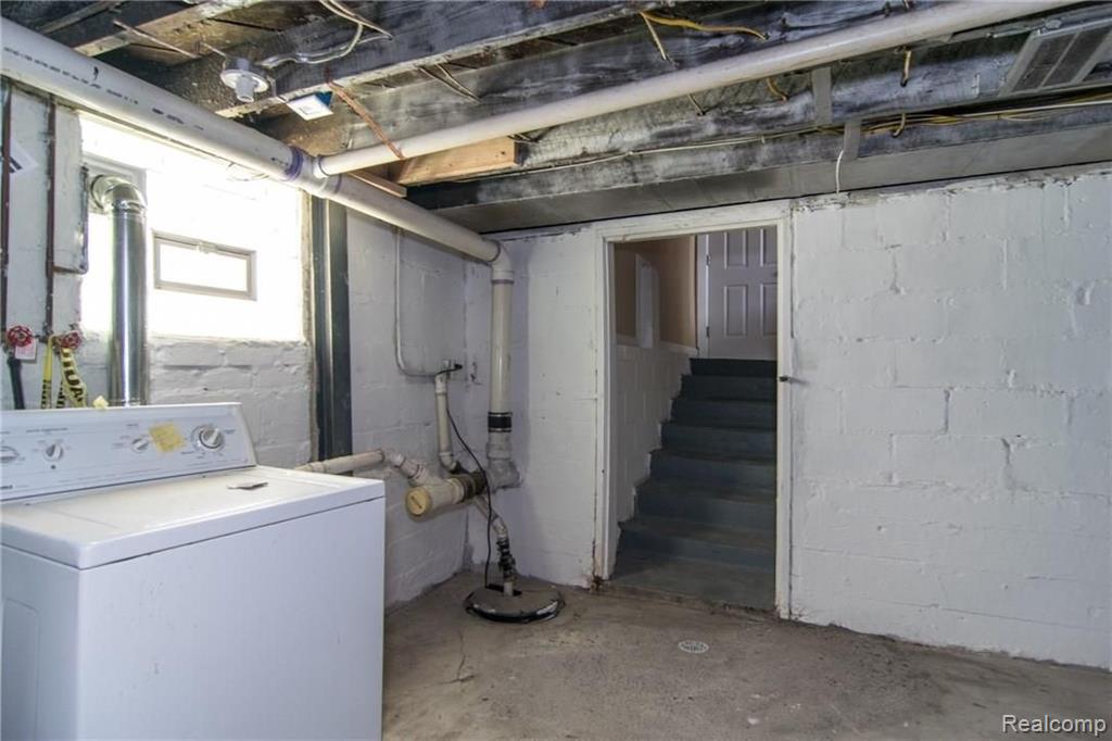 8183 Central Street Center Line, MI 48015 - Photo 23 of 35