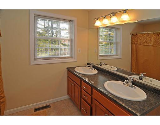 22 Redgate Road Dracut, MA 01826 - Photo 5 of 15 Gallery Image 5