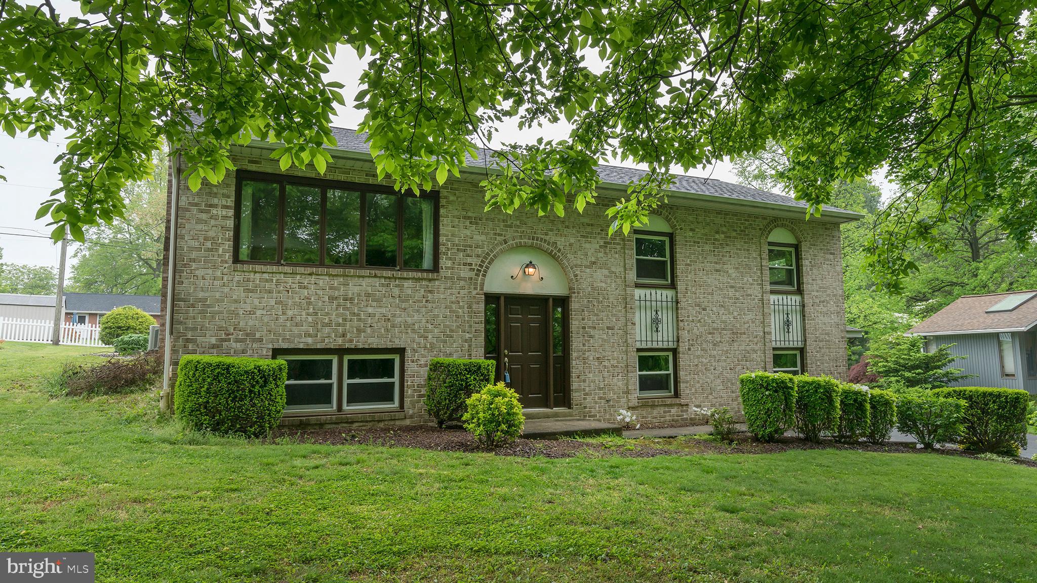2868 Spring Valley Road Lancaster, PA 17601 - Photo 2 of 31 Gallery Image 2