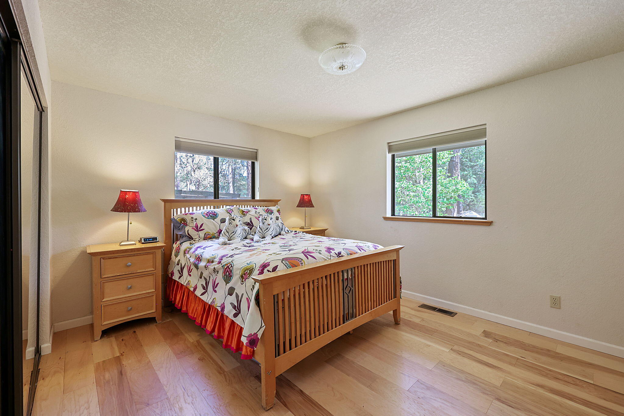 286 Rossier Lane Grants Pass, OR 97527 - Photo 24 of 64 Guest Room