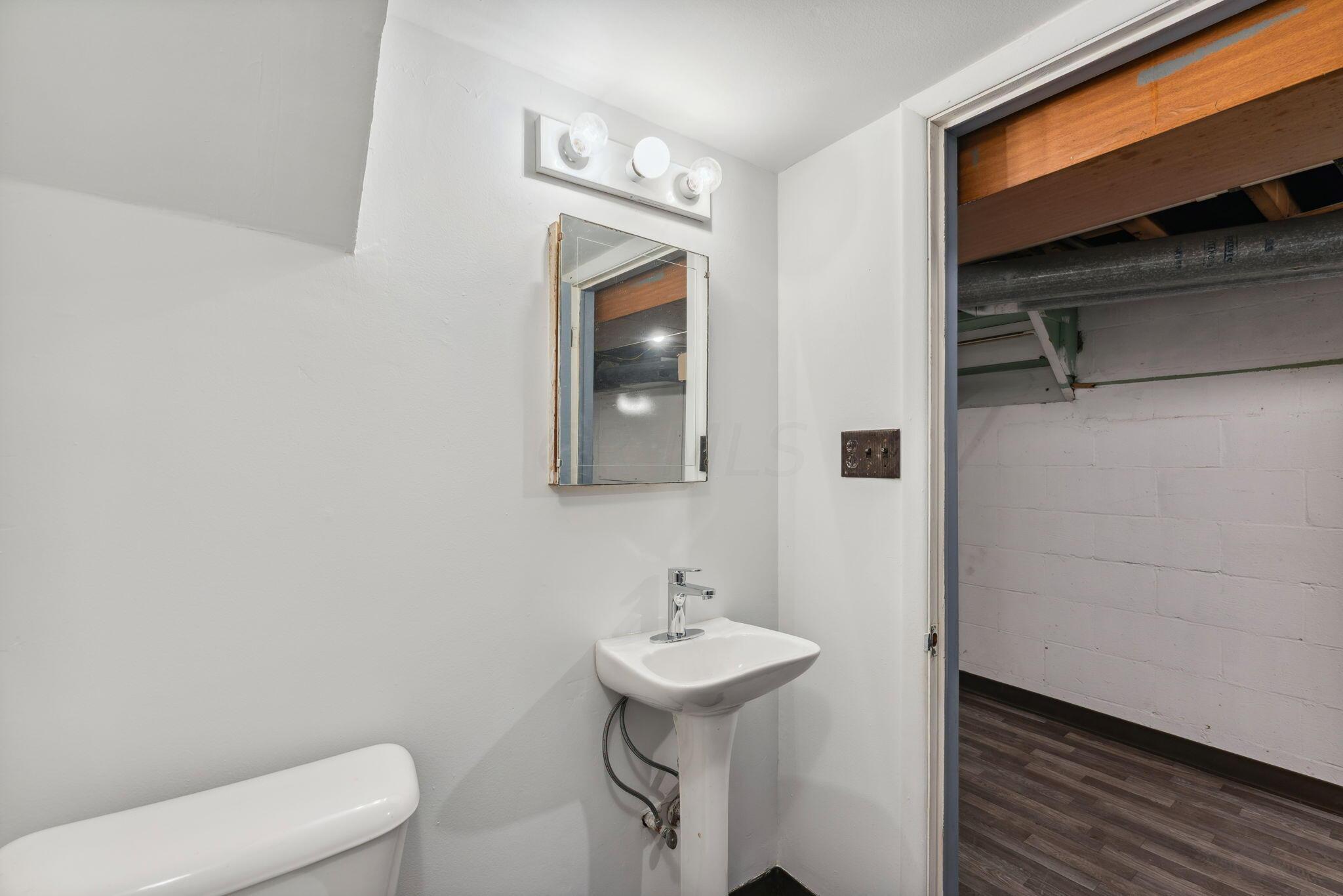 4540 Summit Ridge Road Columbus, OH 43220 - Photo 61 of 65 Half Bathroom