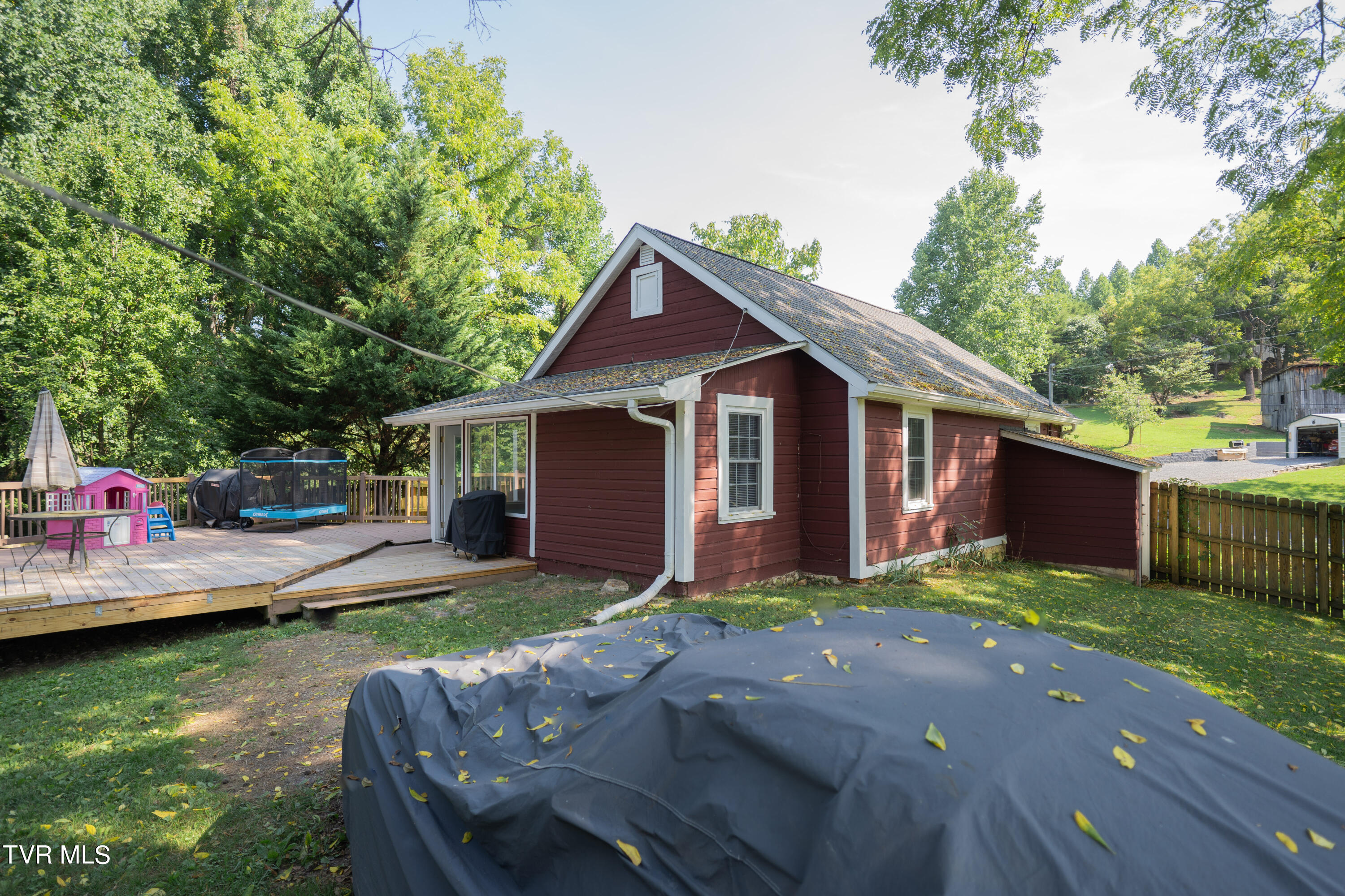 258 Russell Hill Road Elizabethton, TN 37643 - Photo 23 of 33 A-22