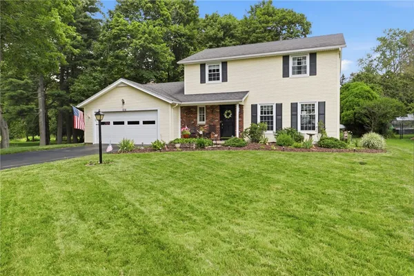 $299,900 | 104 Willowbend Drive, Penfield, NY 14526