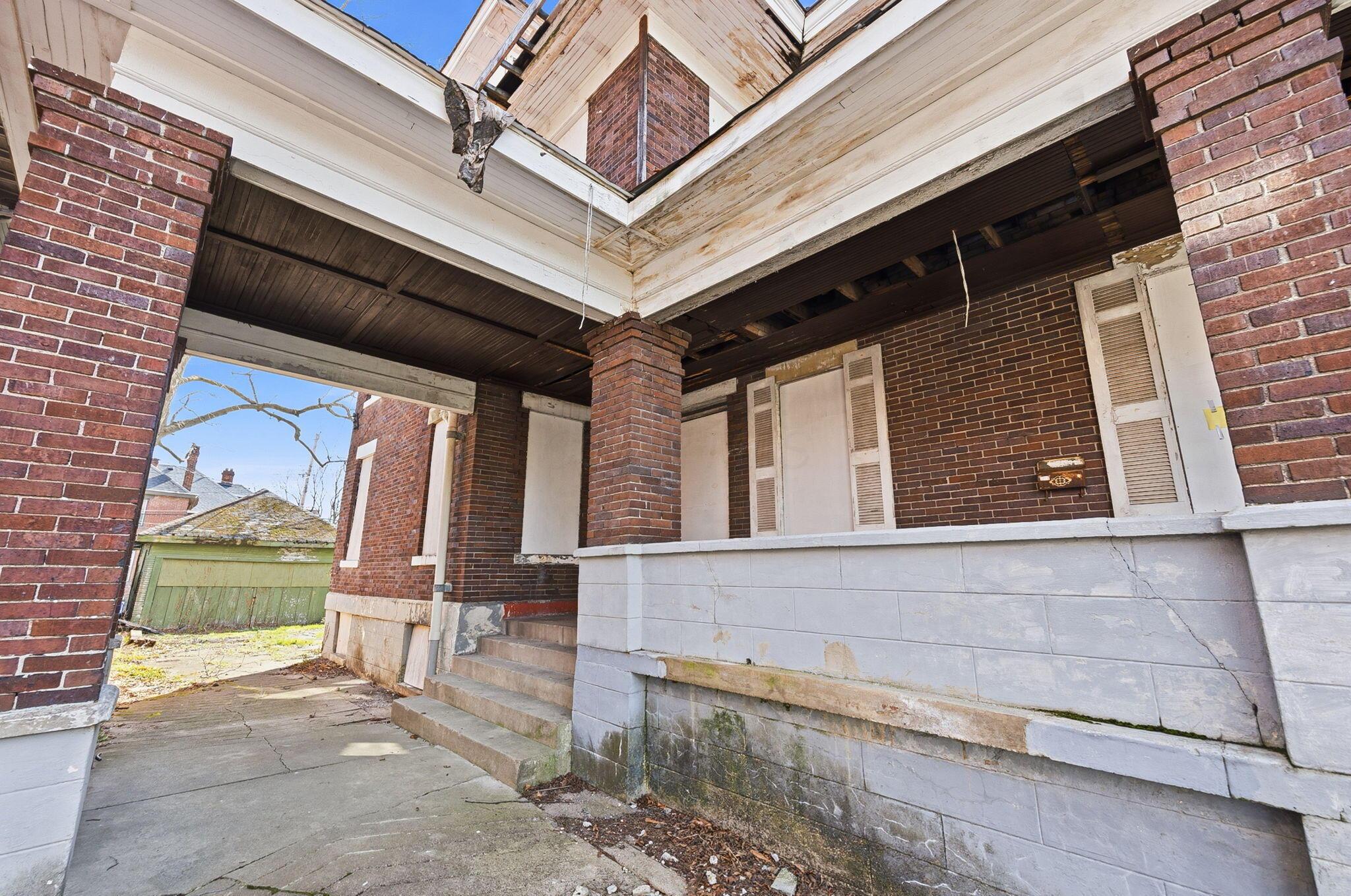 1703 Bryden Road Columbus, OH 43205 - Photo 44 of 63 carport