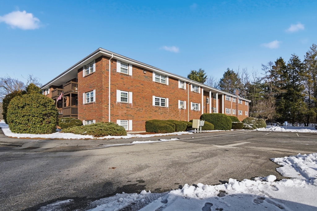 39 Pleasant Street, Unit 7 Northborough, MA 01532 - Photo 20 of 22 a front view of a house
