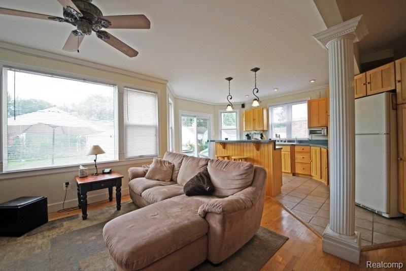 1577 Hampton Road Grosse Pointe, MI 48236 - Photo 12 of 25 DSC09334.JPG
