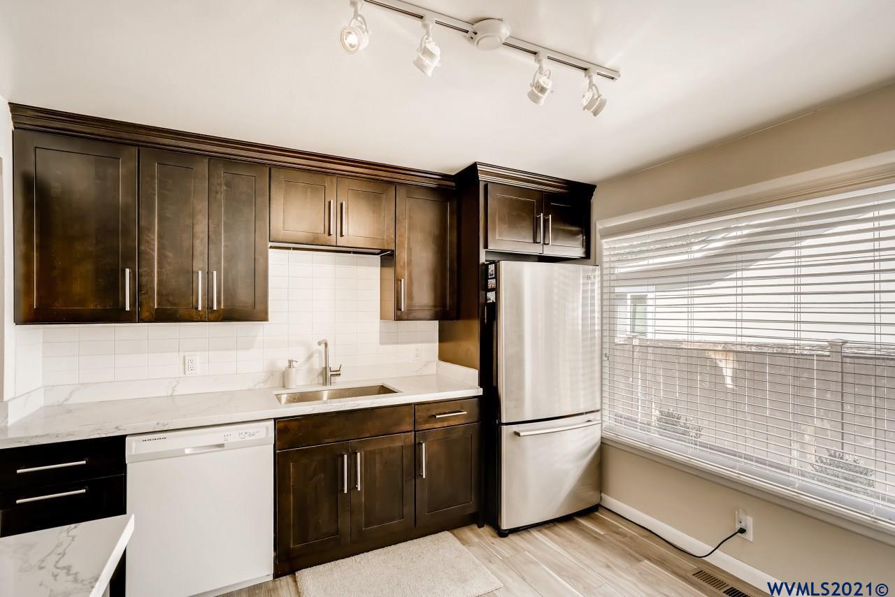 7433 California Avenue Southwest Seattle, WA 98136 - Photo 10 of 22